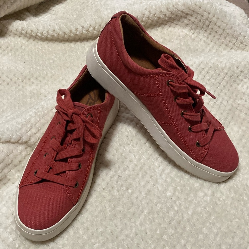 Zodiac sz. 9 women’s shoes $22 tomato red color